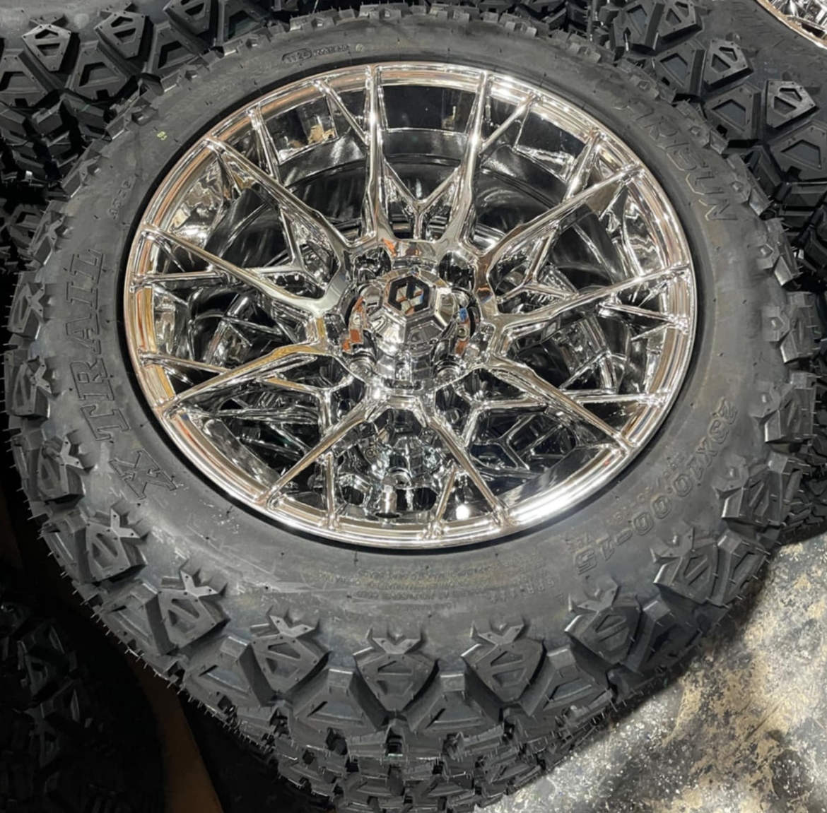 Picture of MODZ® MAG WHEEL Series K12 - Chaos - OFF ROAD 23X10-15" FULL PVD CHROME (15x7")