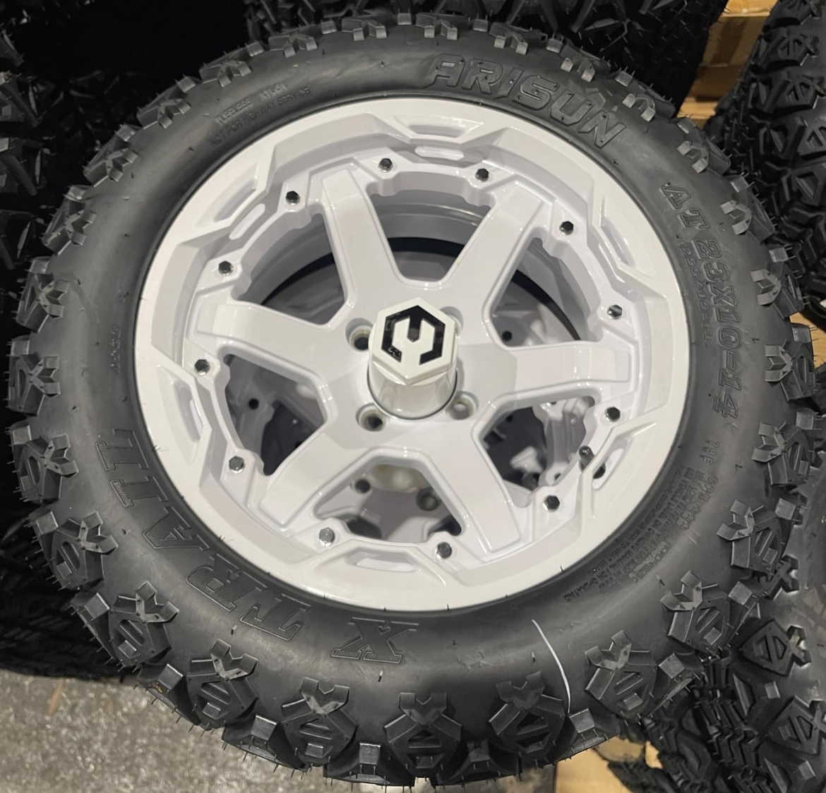 Picture of MODZ® MAG WHEEL Series K02 - Gladiator - OFF ROAD 23X10-14" FULL GLOSSY WHITE WITH BLACK BOLTS (14x7")