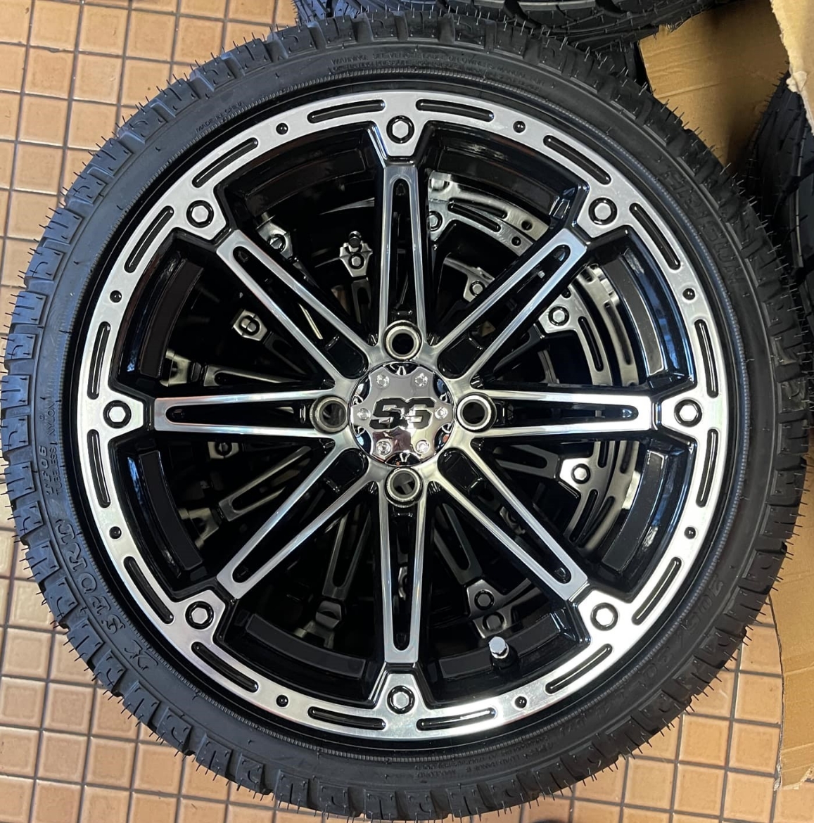 Picture of ARISUN MAG WHEEL Series 81 - Volt 205/30-14" BLACK WITH MACHINED FACE (14x7")